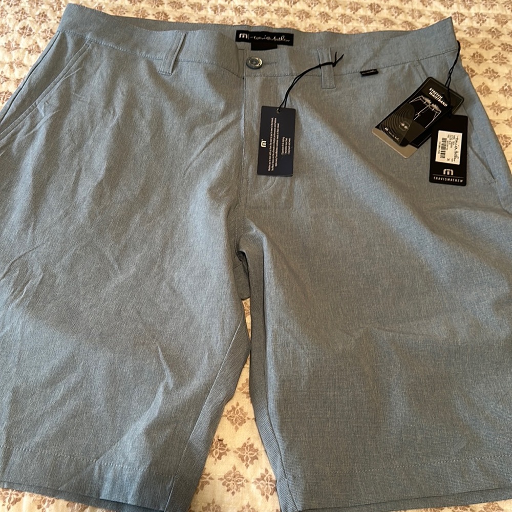 Travis Mathew Beck shorts NWT 36